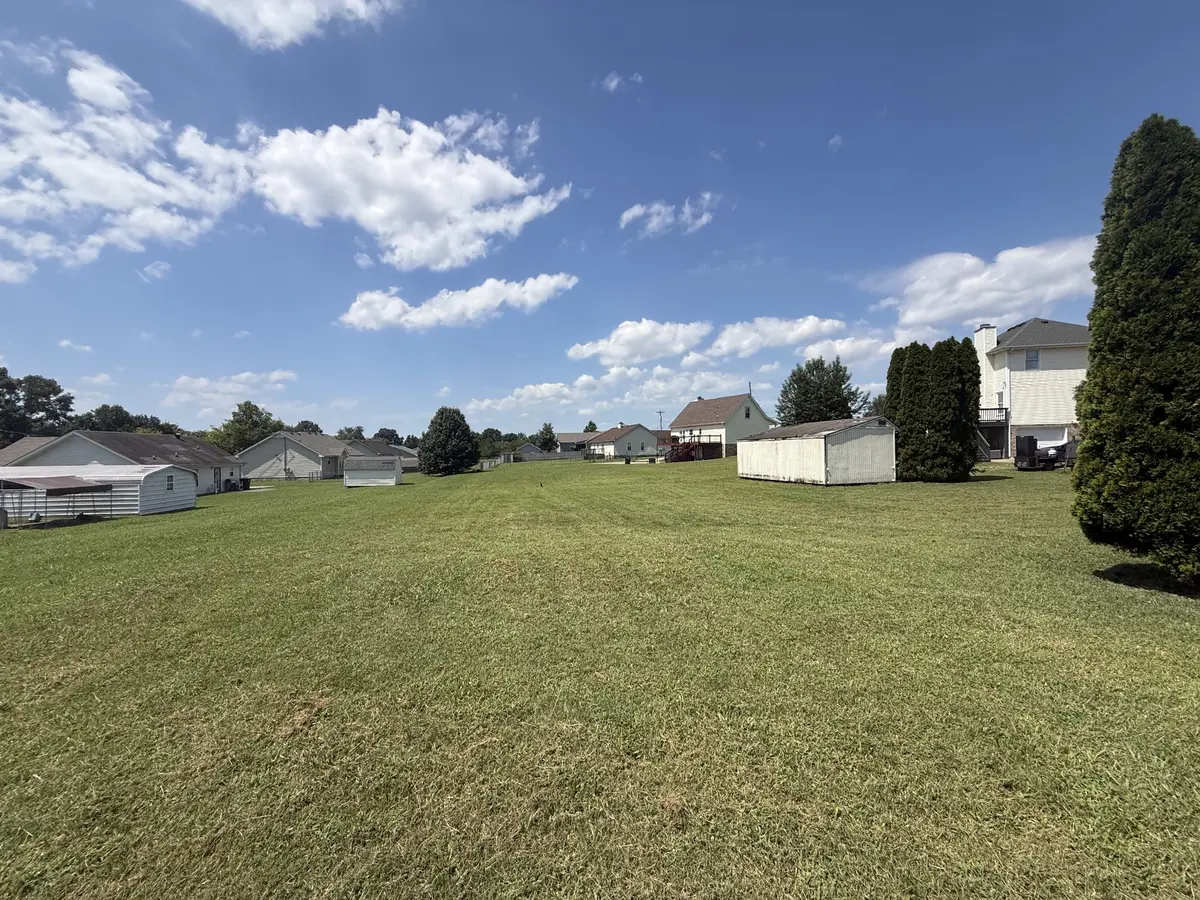 3382 Summerfield Dr, Clarksville, TN 37042