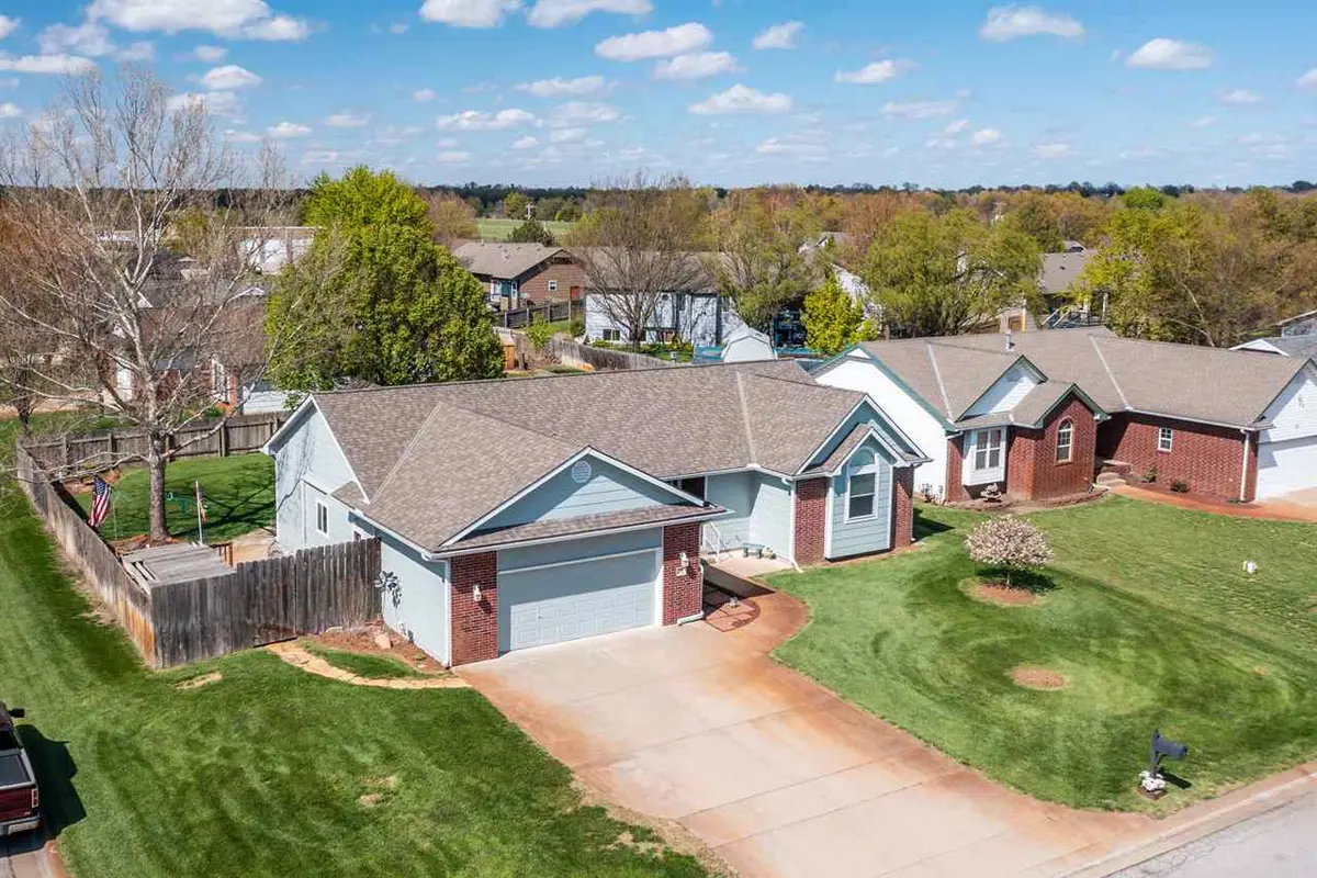11 HICKORY CT, Valley Center, KS 67147