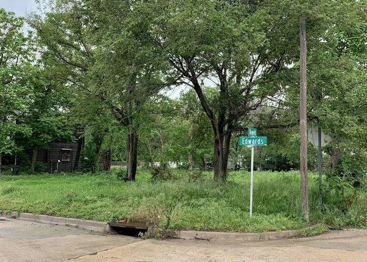 557 N Edwards Ave, Wichita, KS 67203