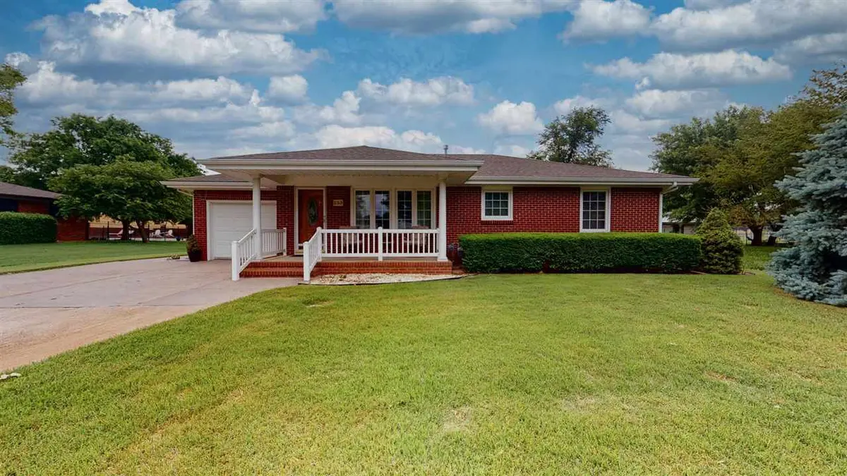 253 W Mary Ave, Garden Plain, KS 67050