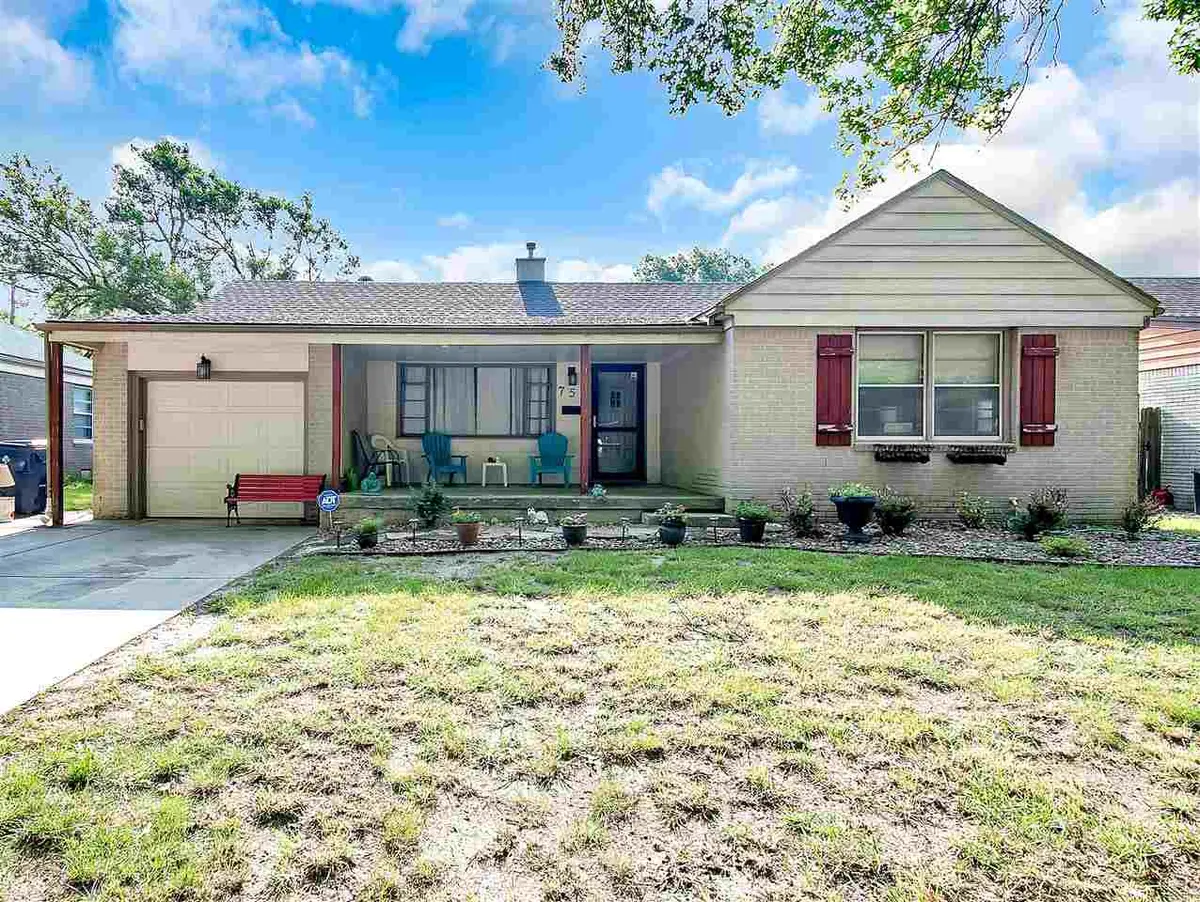752 S Edgemoor St, Wichita, KS 67218