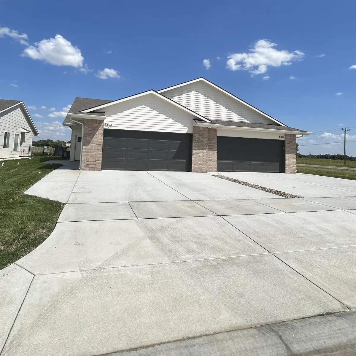 5510-5512 N Sandkey Ct, Wichita, KS 67204