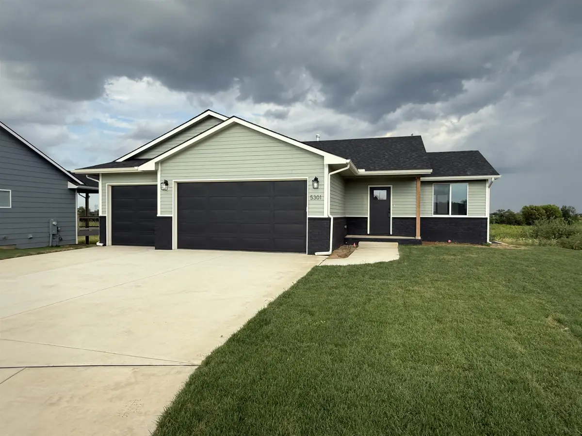 5301 W 42nd St S, Wichita, KS 67215