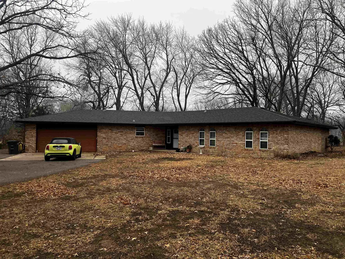 1720 E Madison, Arkansas City, KS 67005