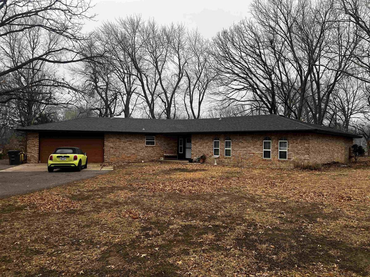 1720 E Madison, Arkansas City, KS 67005