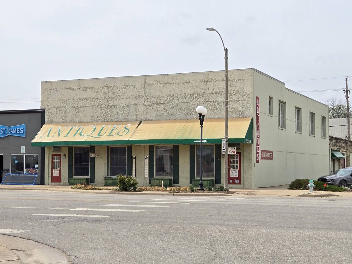 701 Main St, Winfield, KS 67156