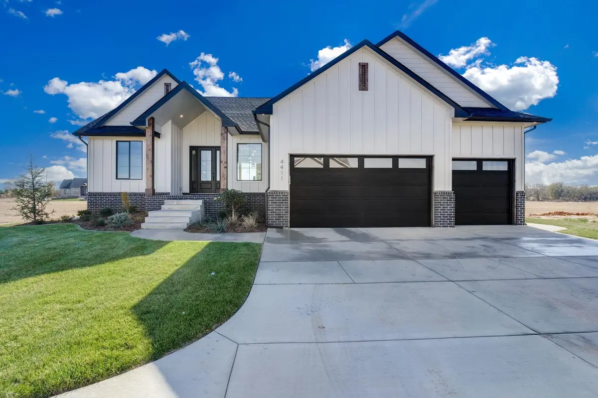 4411 N Grey Meadows Ct, Maize, KS 67101