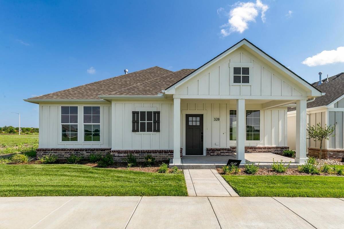 328 W Pepper Tree Rd, Andover, KS 67002