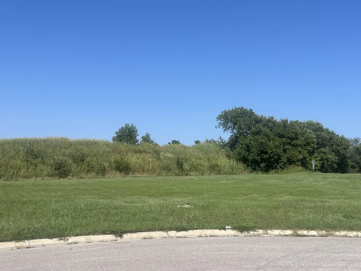 4642 W Emerald Bay Ct, Wichita, KS 67205