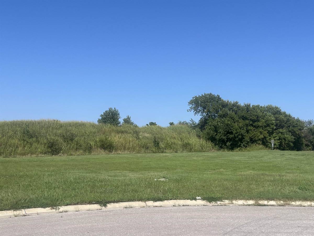 4642 W Emerald Bay Ct, Wichita, KS 67205