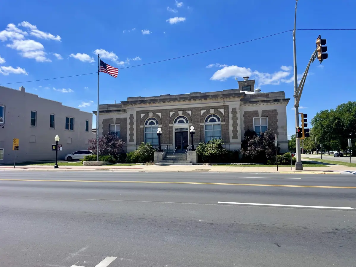 725 N Main St, Newton, KS 67114