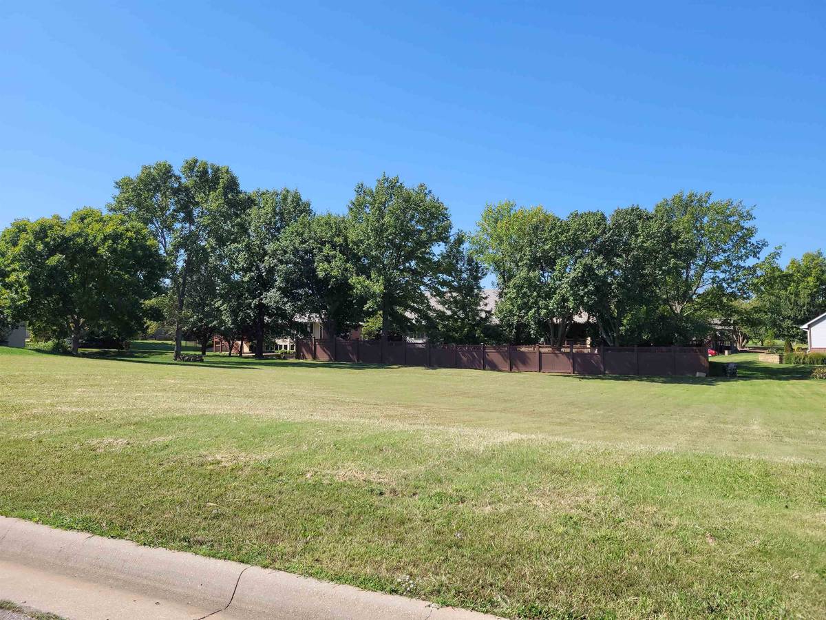 3119 Elwell Dr, Winfield, KS 67156