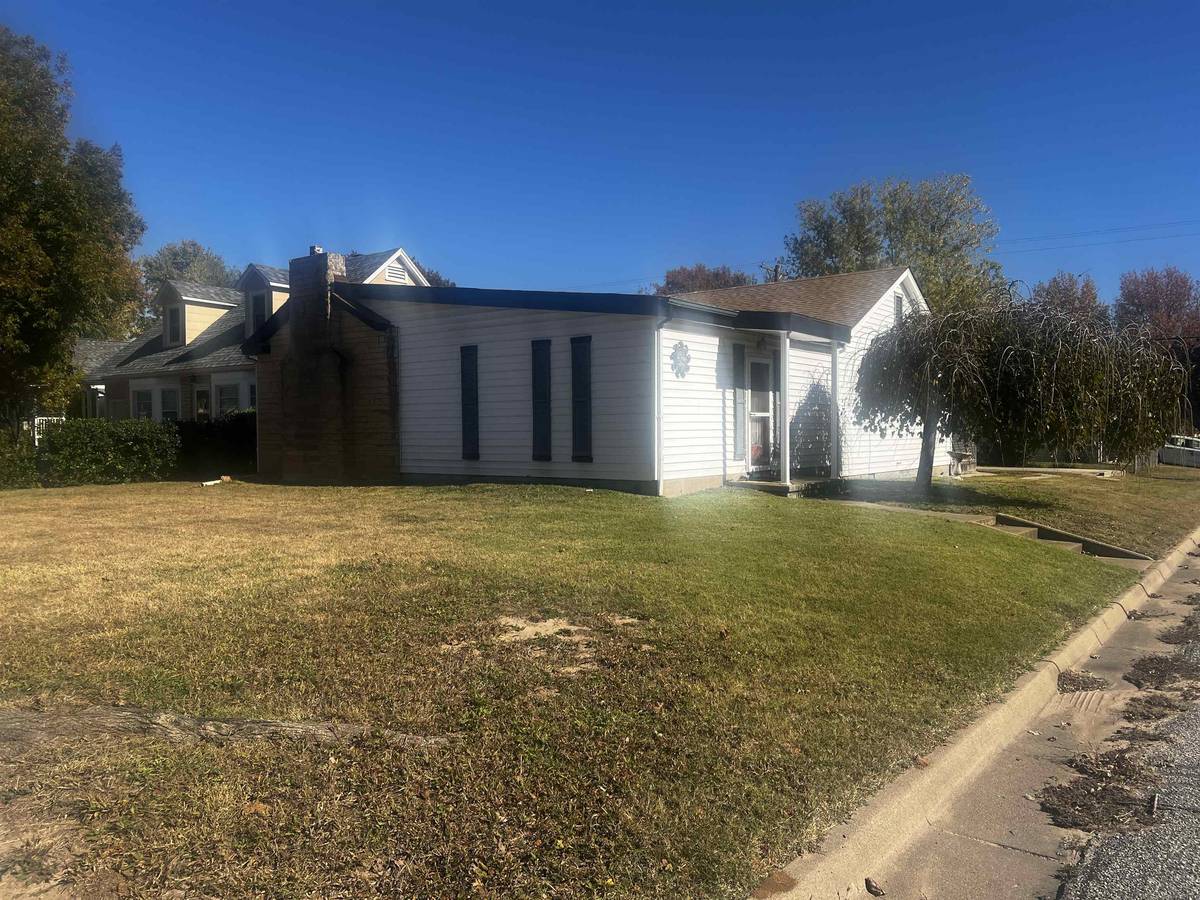 1702 N 8, Arkansas City, KS 67005