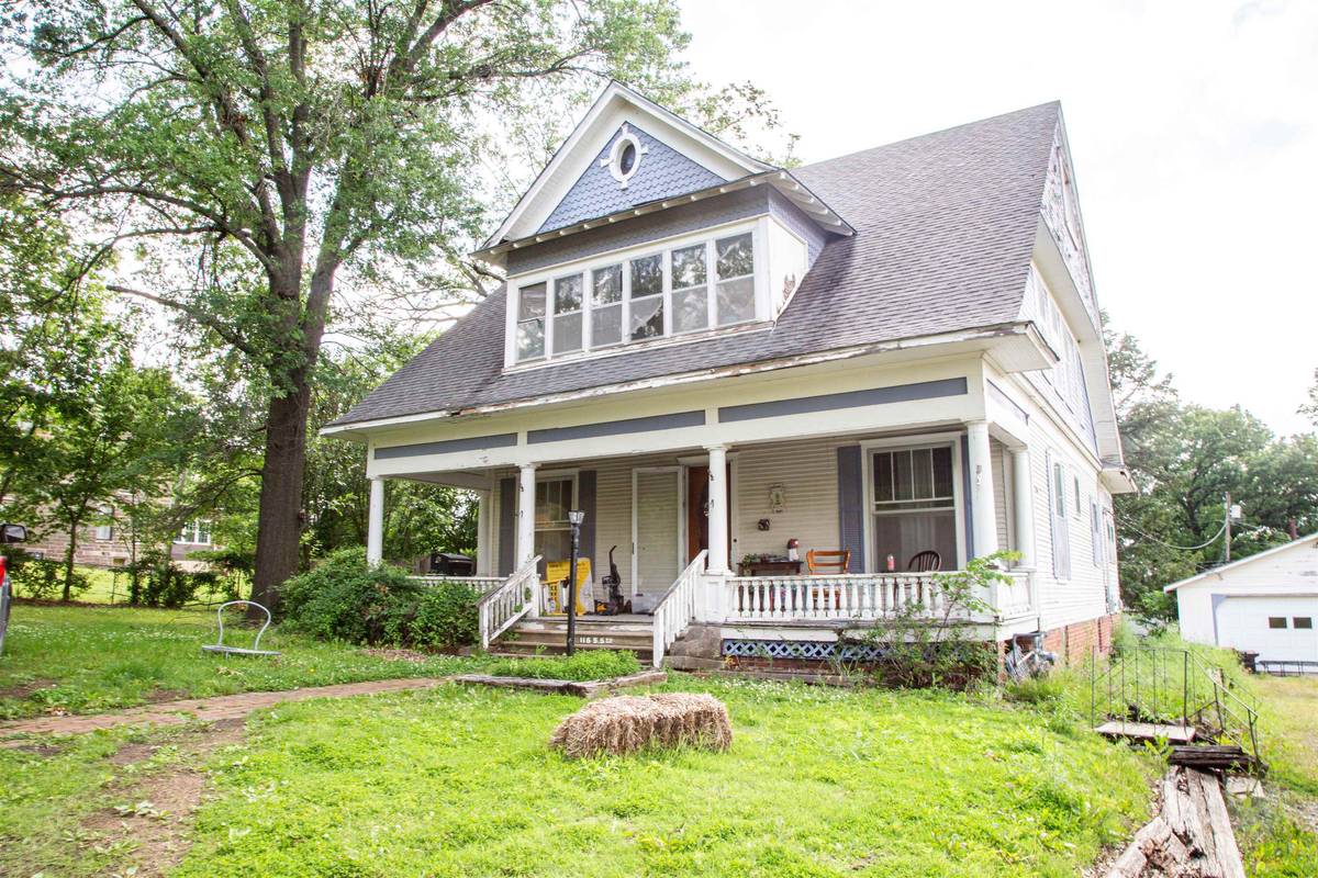 115 S 5th St, Fredonia, KS 66736