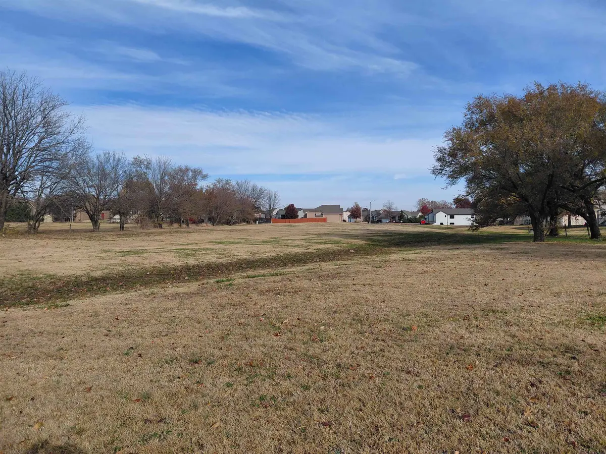 1001 Myles Dr, Wellington, KS 67152
