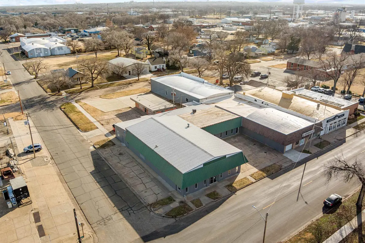 740 N 9th St, Salina, KS 67401