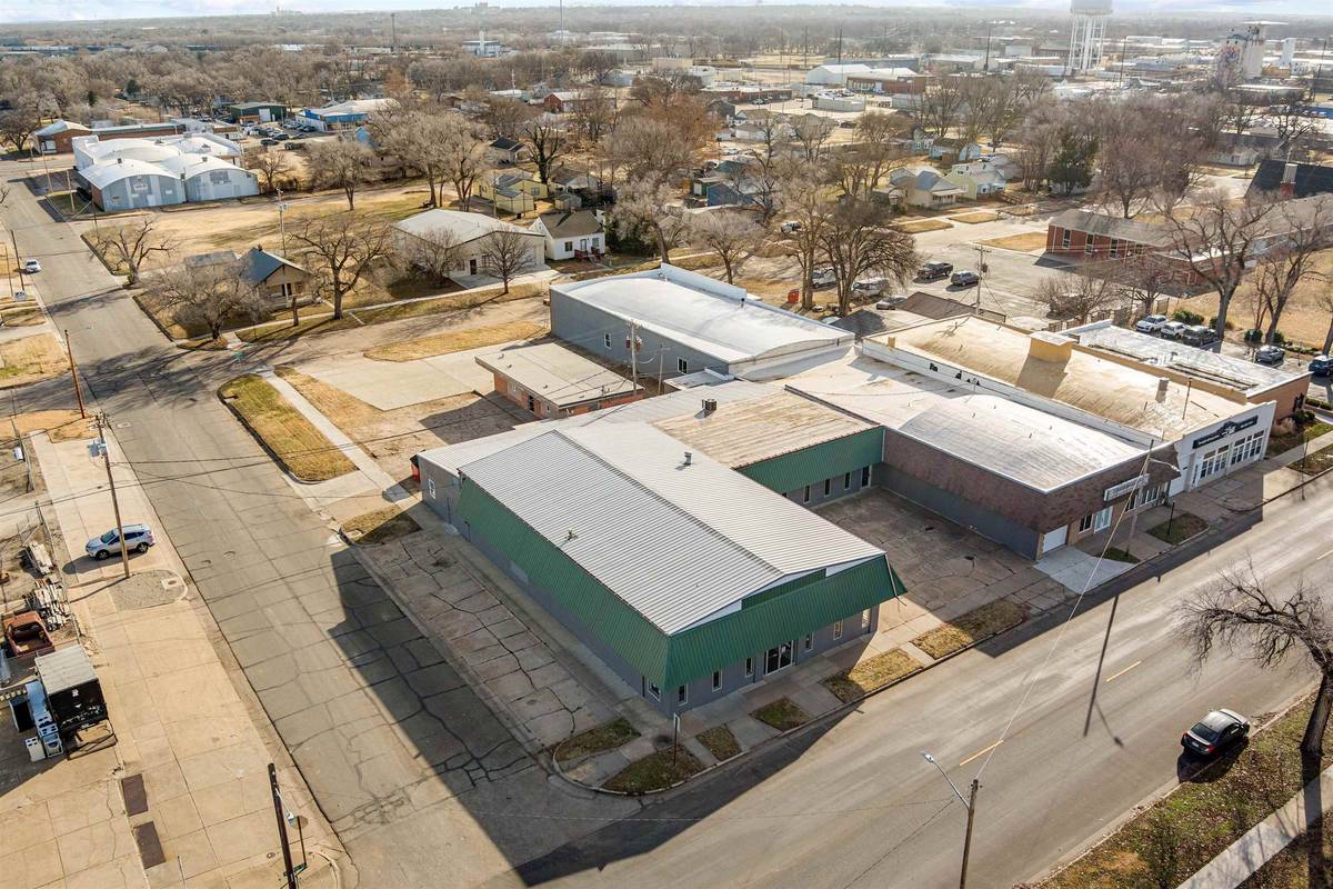 740 N 9th St, Salina, KS 67401