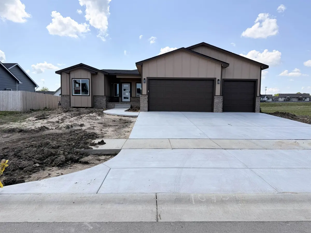 10709 E Bonita St, Wichita, KS 67207