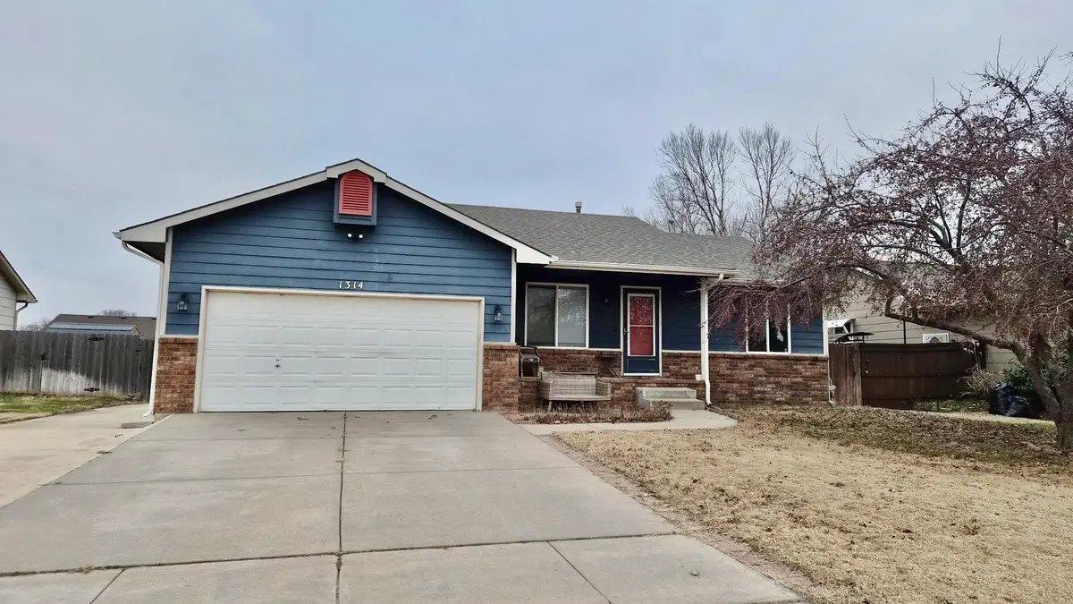 1314 E Hurley St, Haysville, KS 67060
