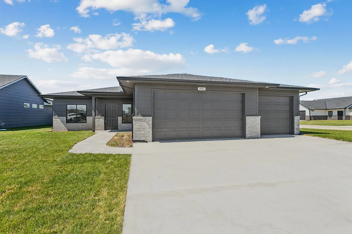 9002 E Forbes Cir., Bel Aire, KS 67226