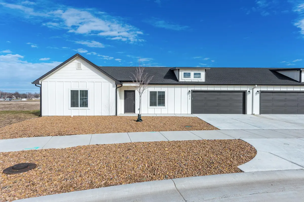490 E Harper St, Valley Center, KS 67147-8948