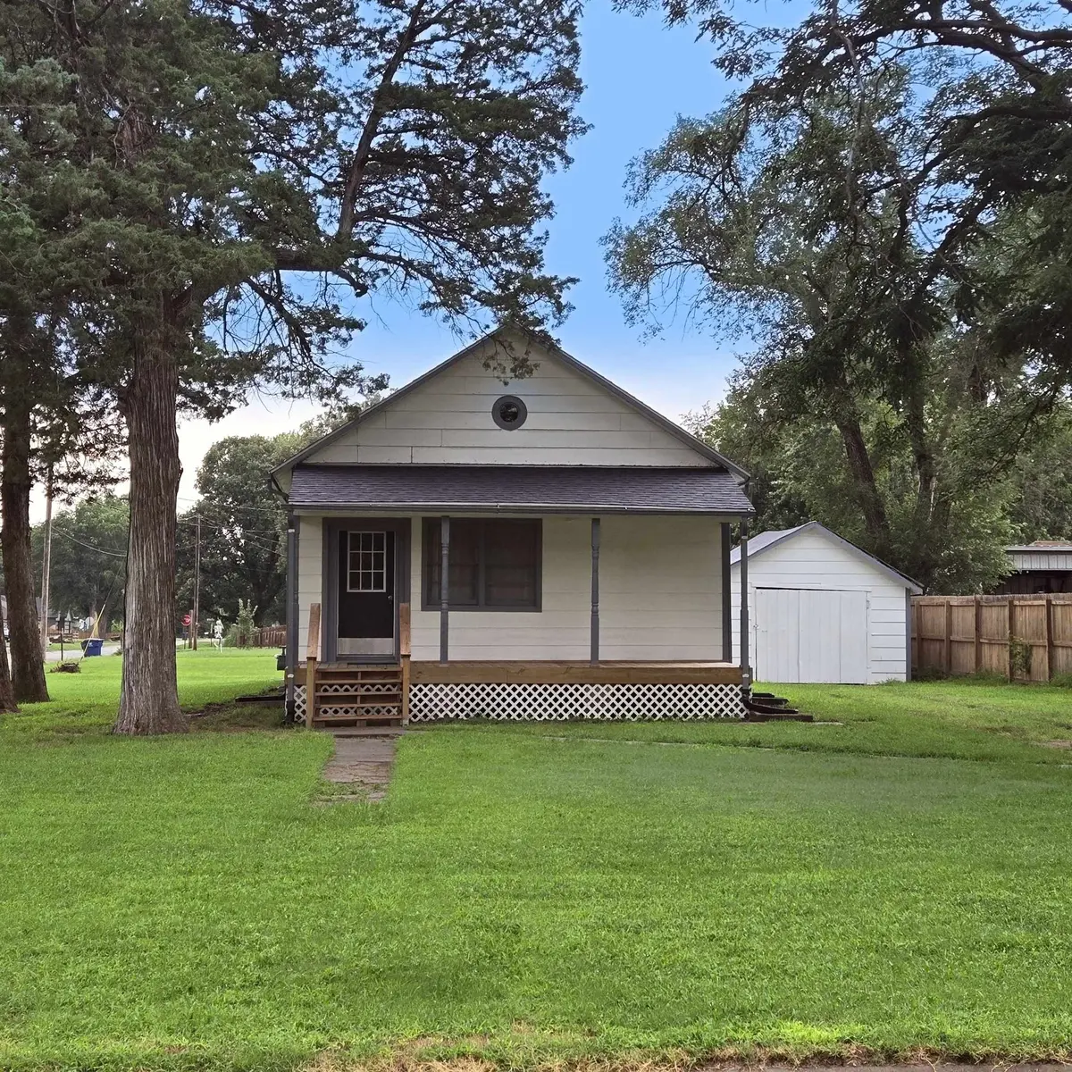 301 N Poplar St, Solomon, KS 67480