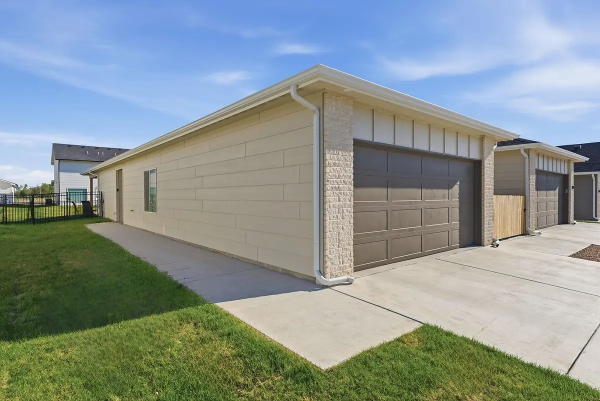 3737 W Longleaf St, Wichita, KS 67205