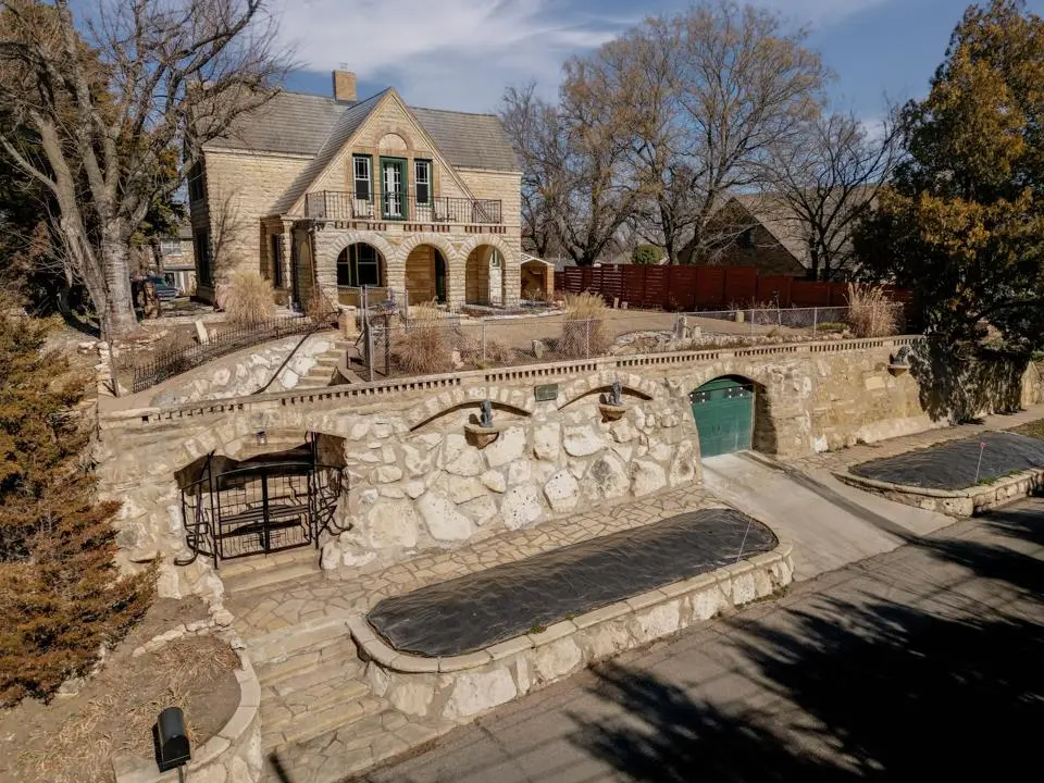 1702 Simpson Ave, Winfield, KS 67156