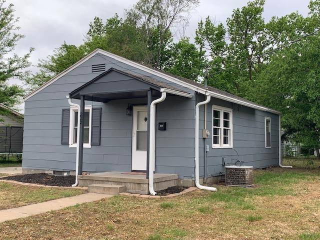 222 Mackenzie Ave, Minneapolis, KS 67467