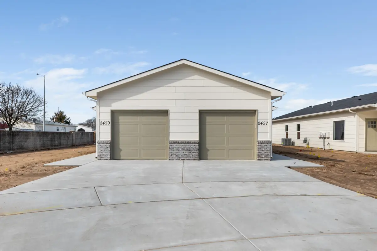 2459 W MacArthur Ct, Wichita, KS 67217