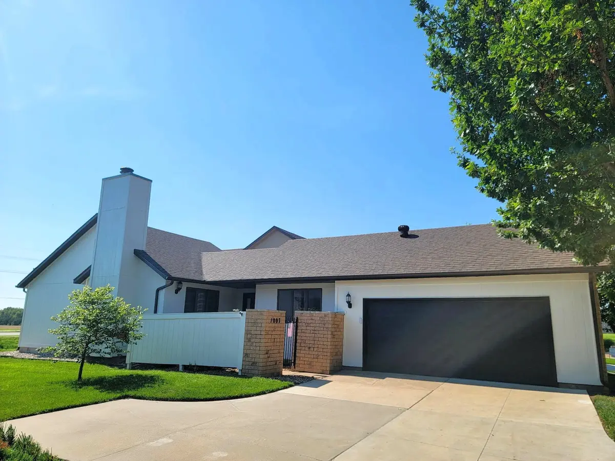 1007 Burr Oak Ln, Salina, KS 67401
