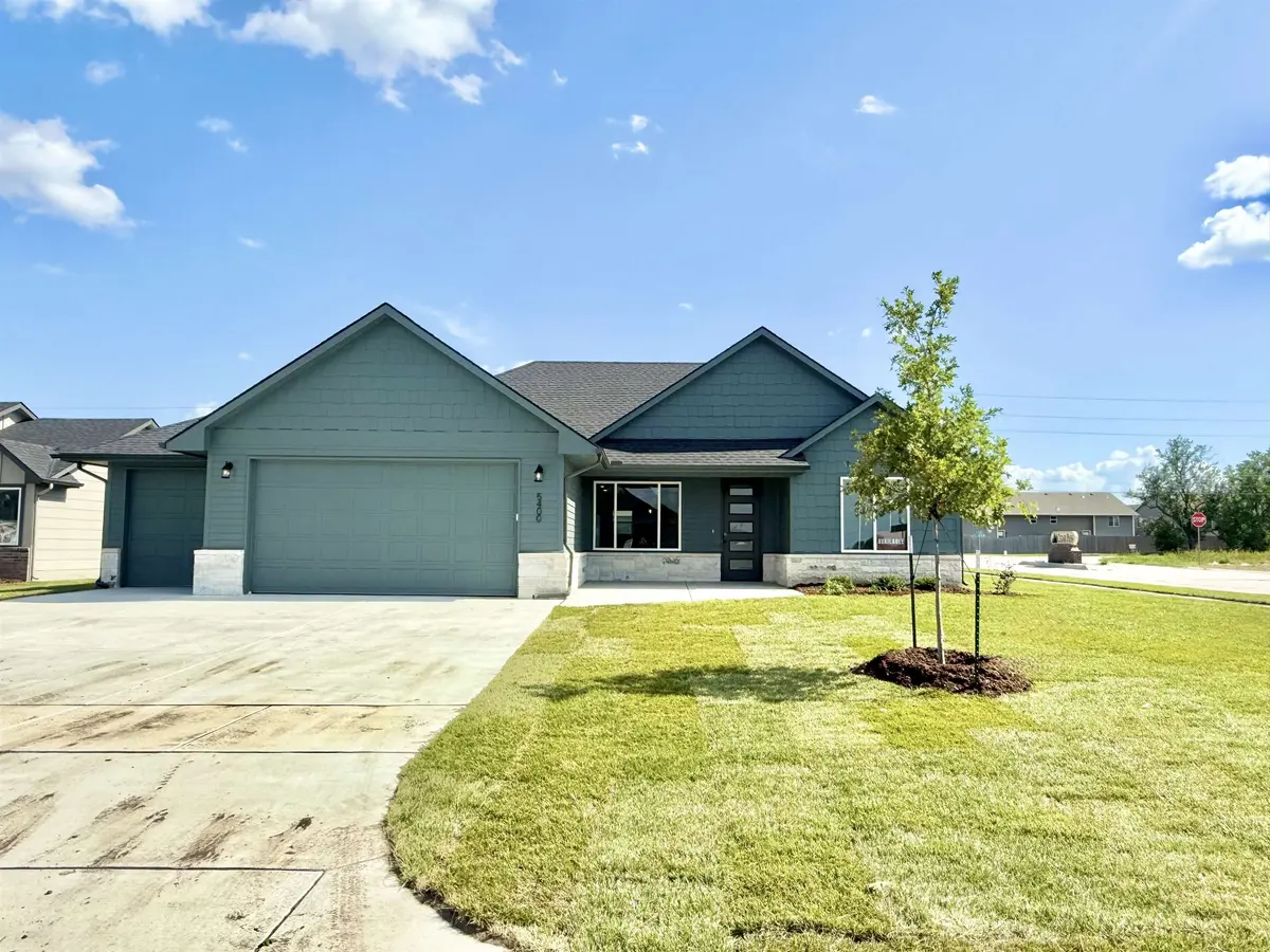 5400 N Toben Ct, Bel Aire, KS 67226