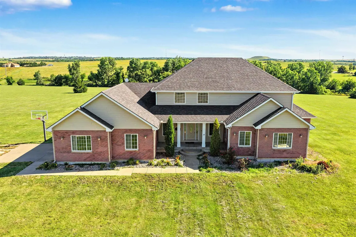 1140 W Hidden Springs Rd, Salina, KS 67401