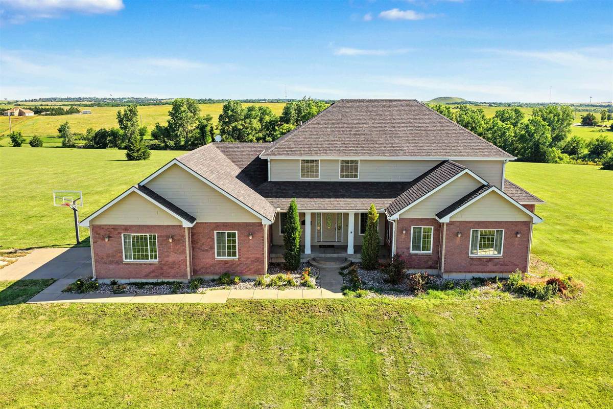 1140 W Hidden Springs Rd, Salina, KS 67401