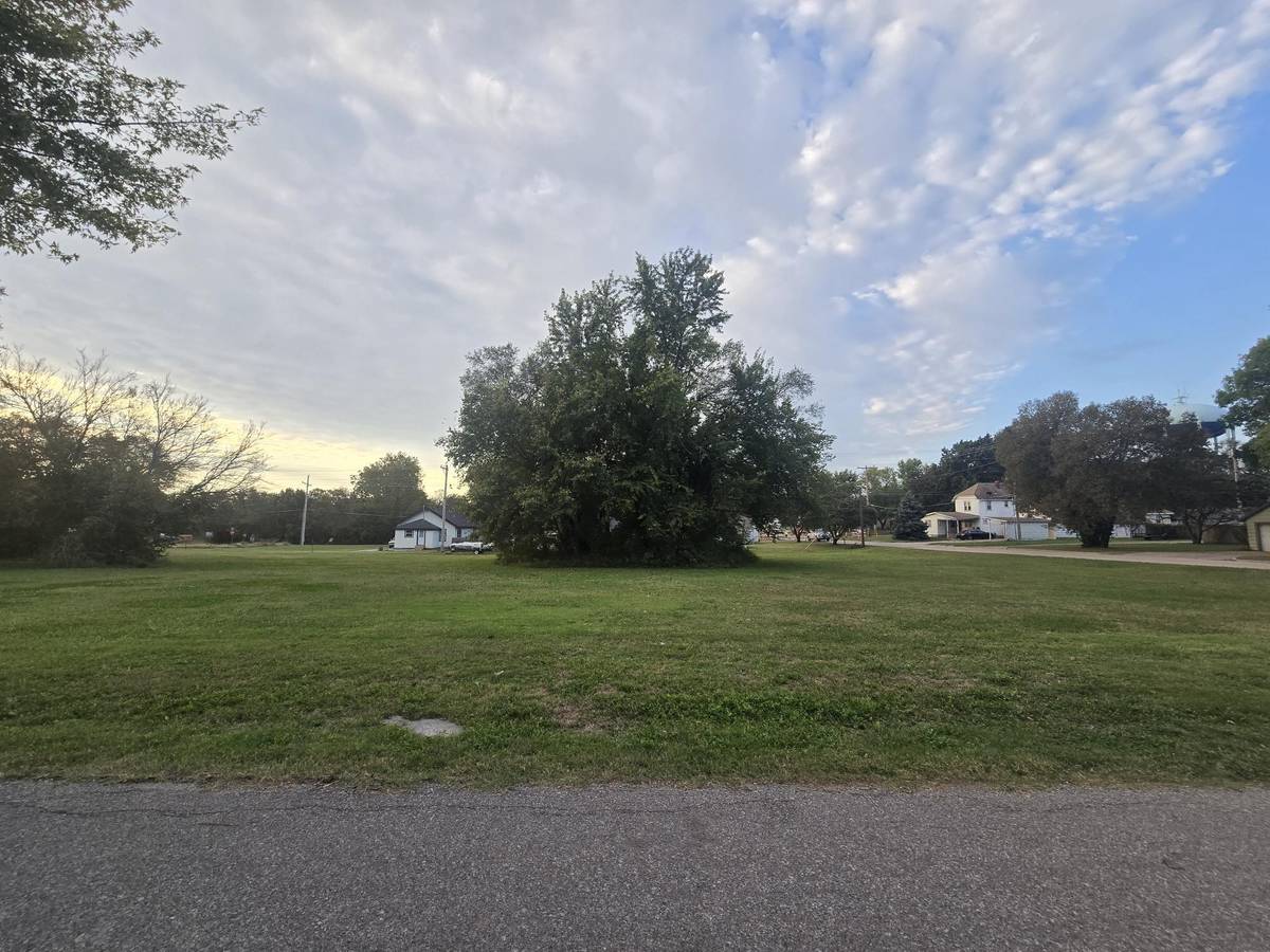 Lot 5 Ames, Winfield, KS 67156