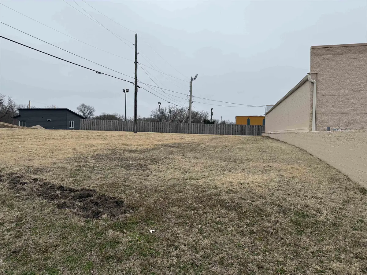 3213 E 13th St N, Wichita, KS 67208