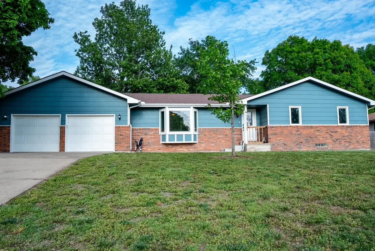 1962 N Country Club Rd, El Dorado, KS 67042