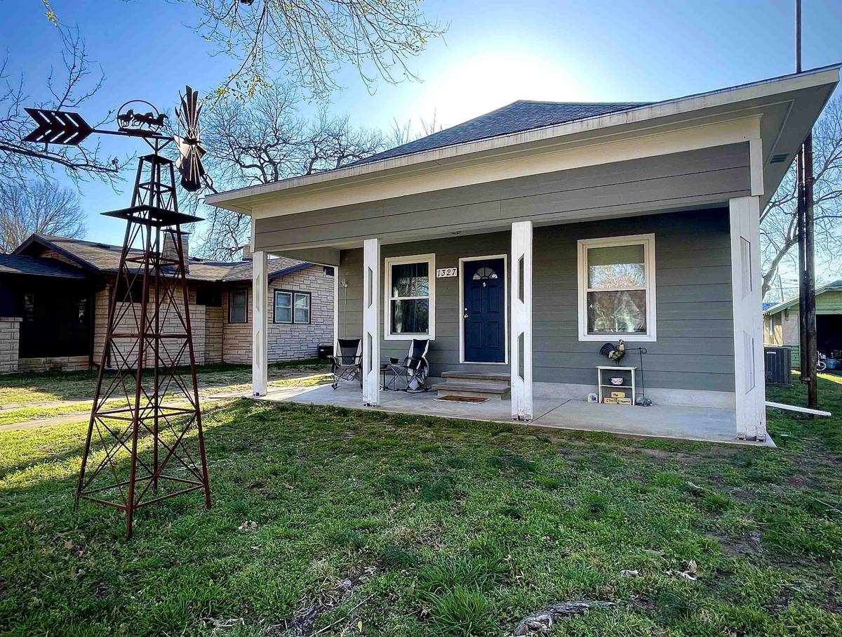 1327 N 2nd, Arkansas City, KS 67005