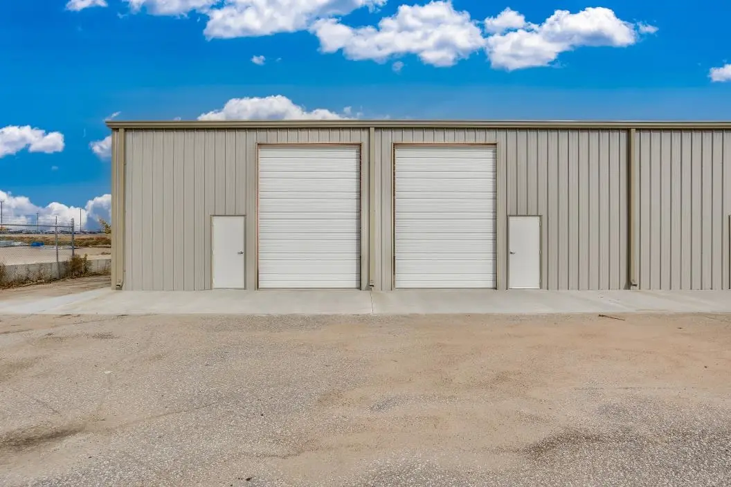 331 S Greenwich Rd, Wichita, KS 67207