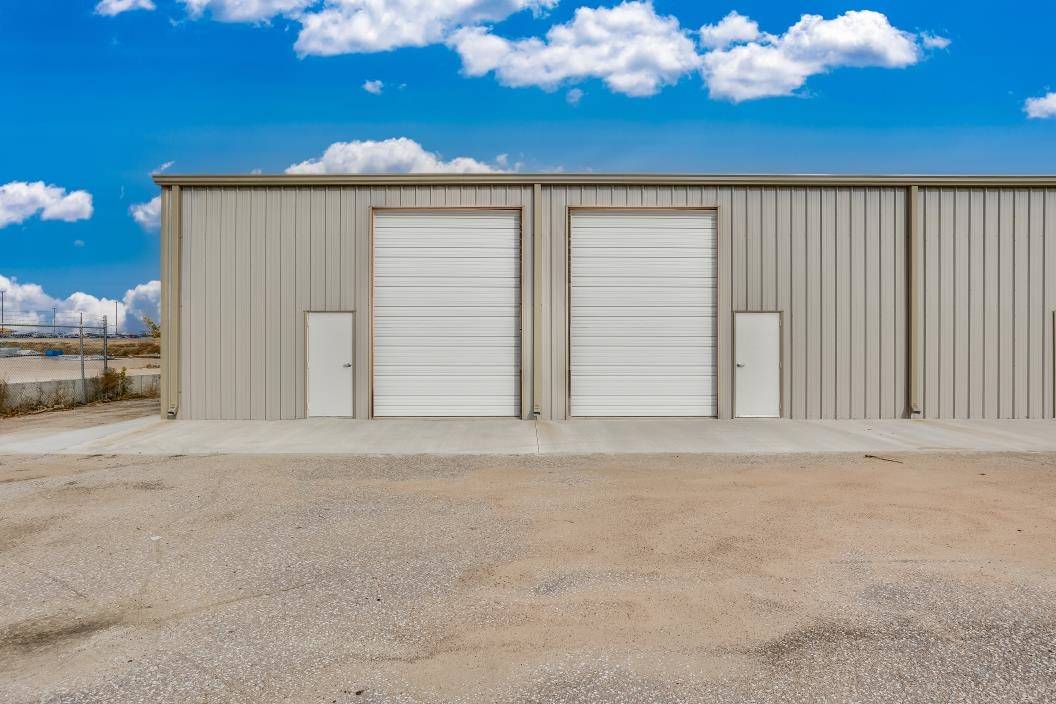 331 S Greenwich Rd, Wichita, KS 67207