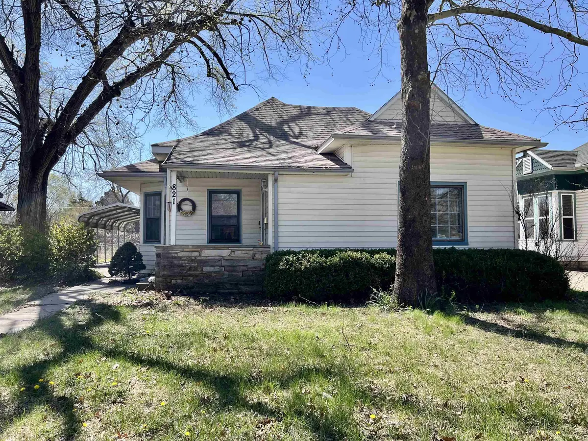 821 E 10th, Winfield, KS 67005