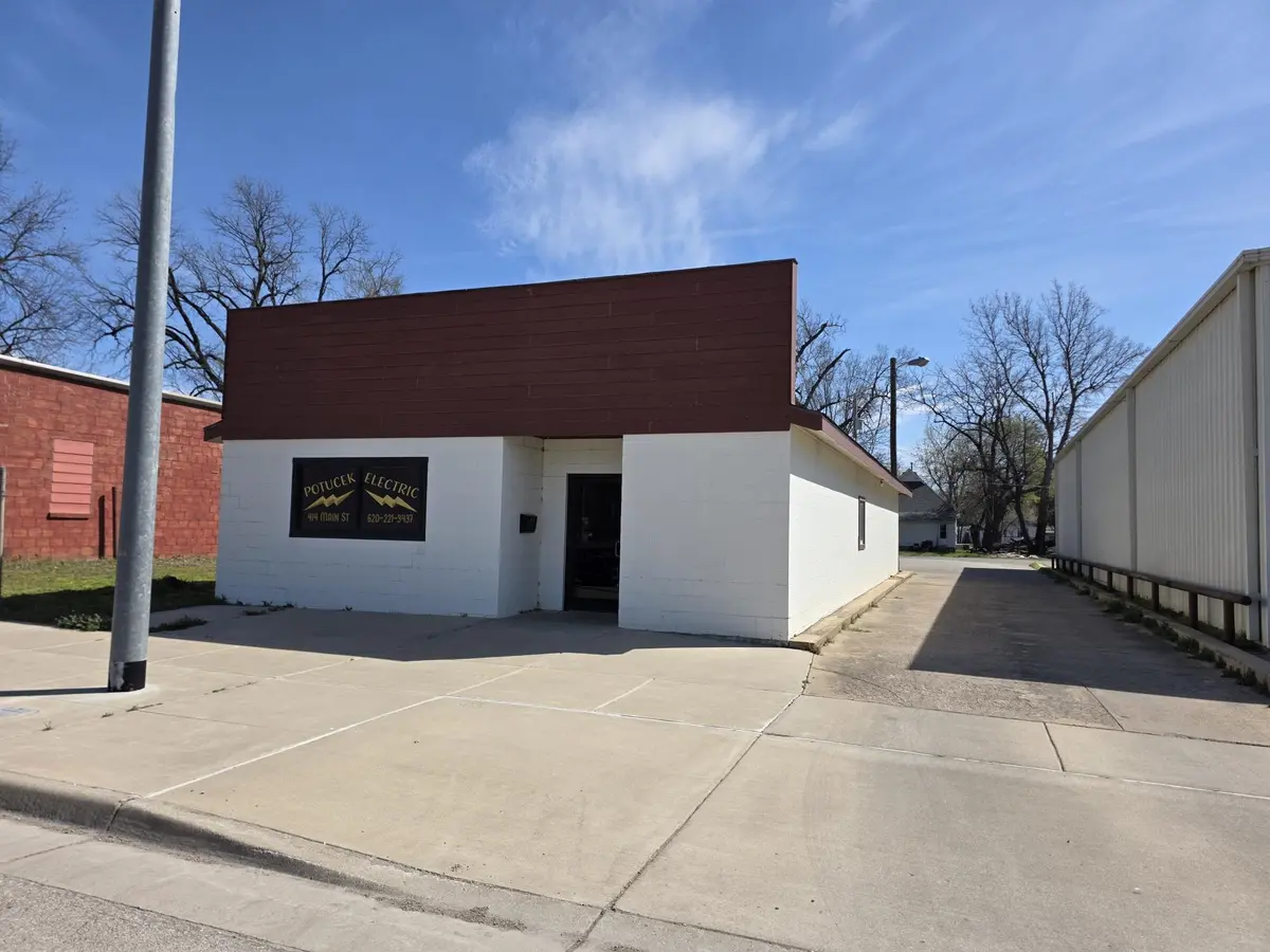 408 Main St, Winfield, KS 67156
