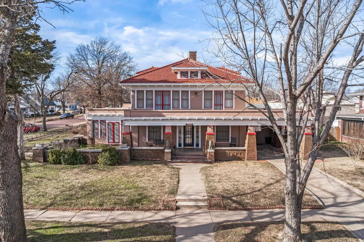 905 N 2nd St, Arkansas City, KS 67005