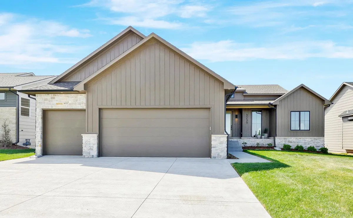 2524 N Emerald Ct, Andover, KS 67002