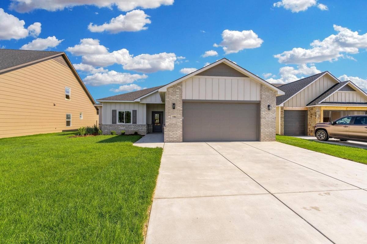 738 N Rainbow Lake Ct., Wichita, KS 67235