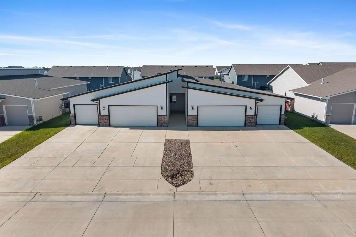 5287 N Toben, Bel Aire, KS 67226
