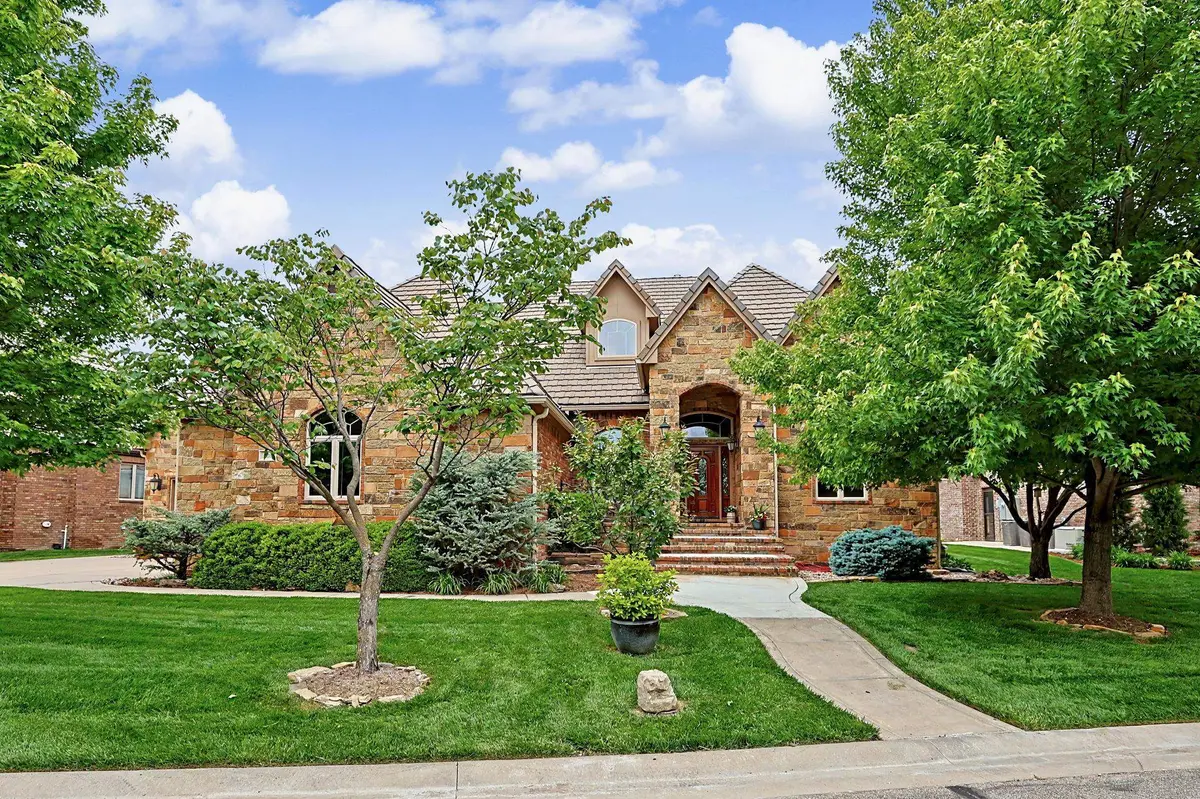 226 E Prairie Point Ct, Andover, KS 67002