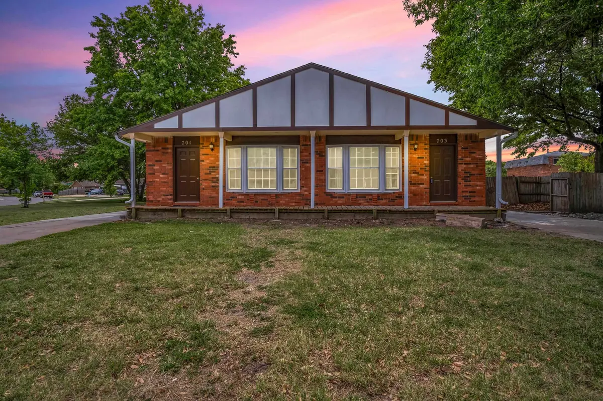 701-703 W 17th St, Newton, KS 67114