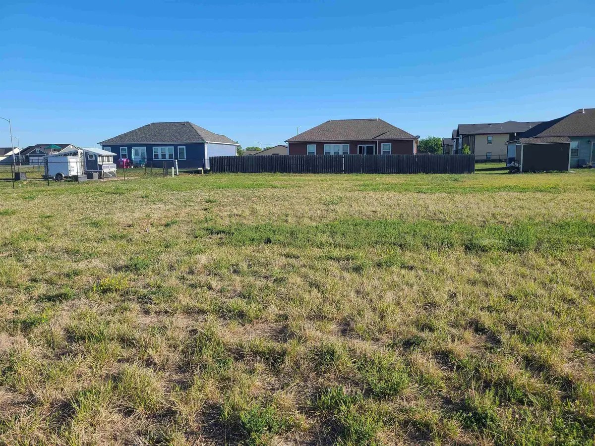 1407 Curtiss Dr., Mcpherson, KS 67460