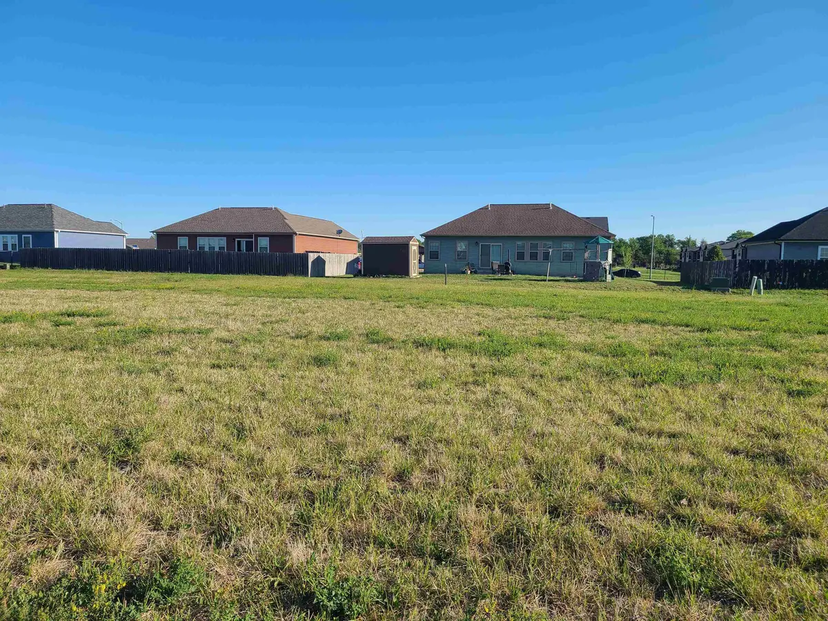 1413 Curtiss Dr., Mcpherson, KS 67460